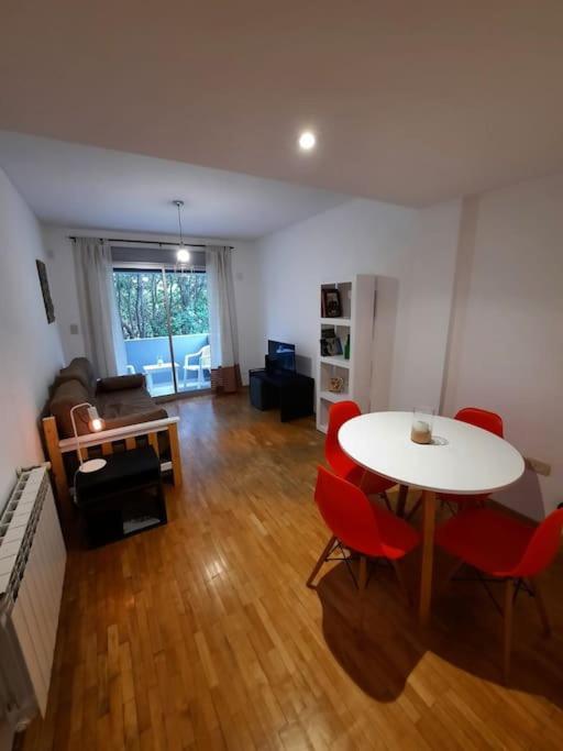 Departamento A Pasos Del Centro, Barrio Norte, 4 Personas *